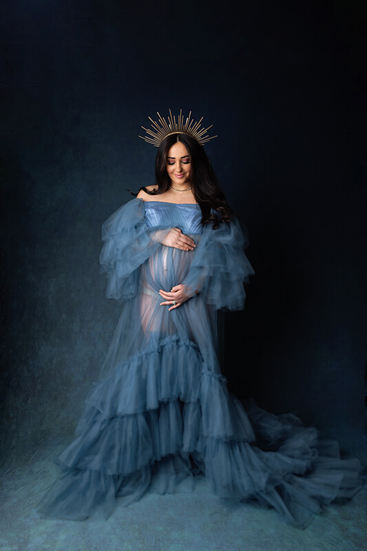 Barrie Pregnancy Photographer Gorgeous dark haired mom in a fancy crown and a blue gown